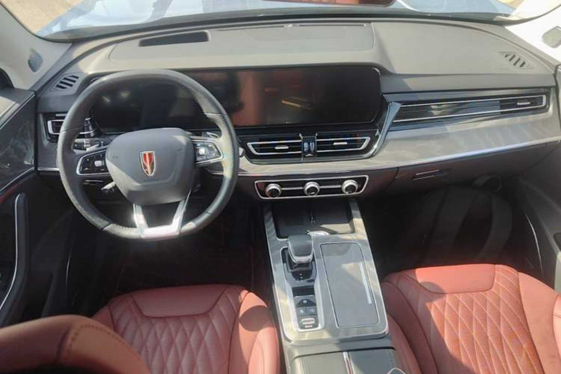 Used Hongqi HS5 2023 2.0T Four-Wheel Drive Flagship Pro Edition Center Console
