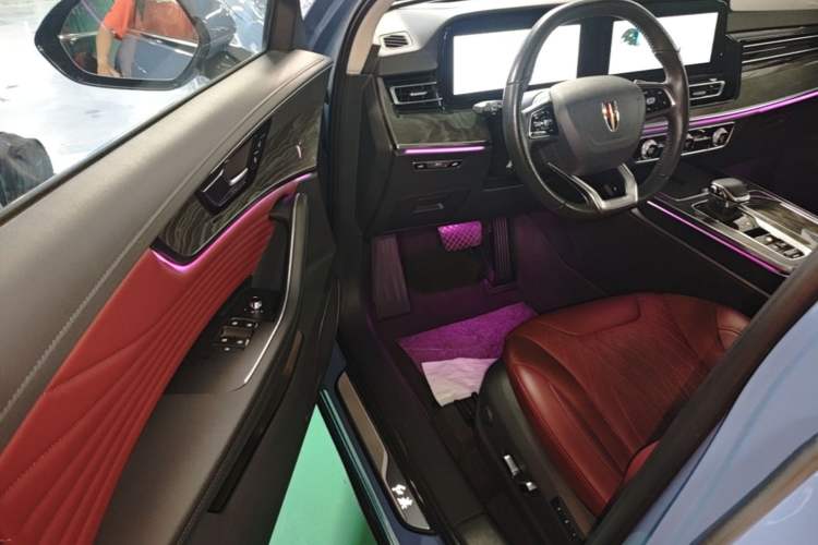 Used Hongqi HS5 2023 2.0T Four-Wheel Drive Flagship Pro Edition Driver Seat