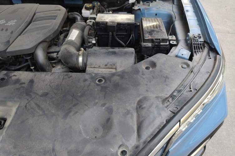 Used Hongqi HS5 2023 2.0T Four-Wheel Drive Flagship Pro Edition Engine Bay Left
