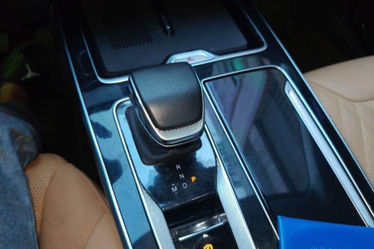 Used Hongqi HS5 2023 2.0T Four-Wheel Drive Flagship Pro Edition Gear Lever