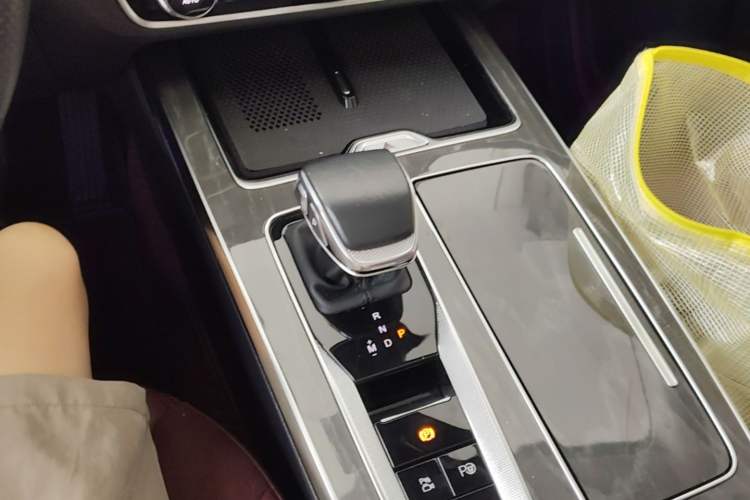 Used Hongqi HS5 2023 2.0T Four-Wheel Drive Flagship Pro Edition Gear Lever