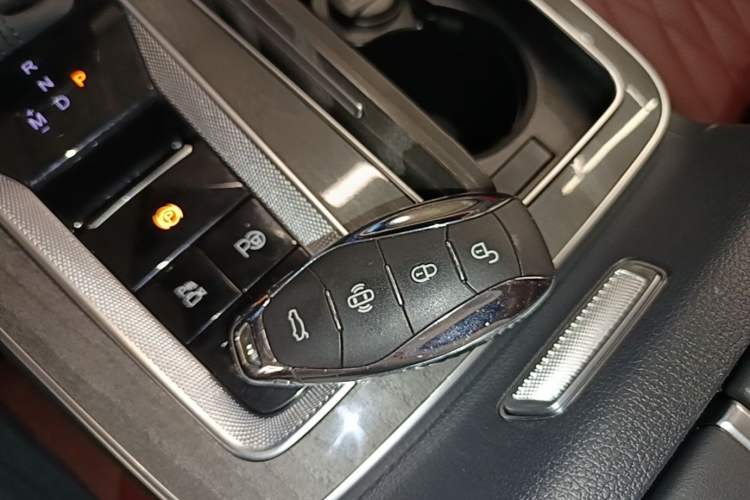 Used Hongqi HS5 2023 2.0T Four-Wheel Drive Flagship Pro Edition Interior 1