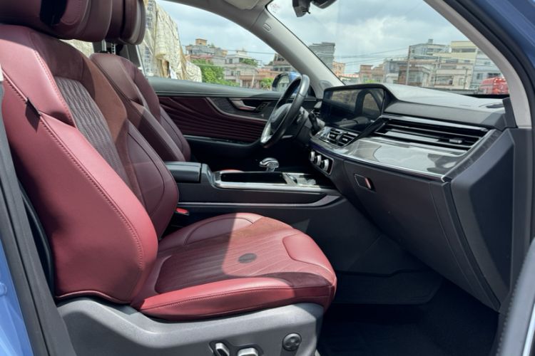 Used Hongqi HS5 2023 2.0T Four-Wheel Drive Flagship Pro Edition Interior 1