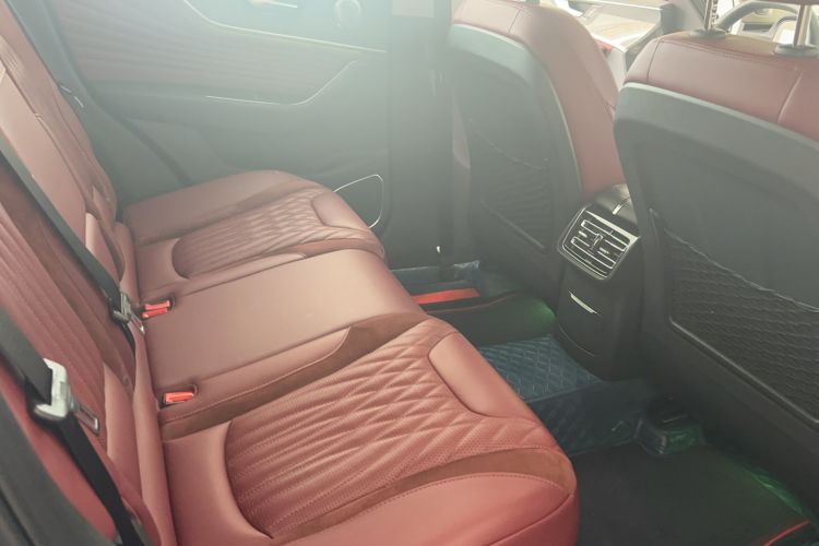 Used Hongqi HS5 2023 2.0T Four-Wheel Drive Flagship Pro Edition Interior 3