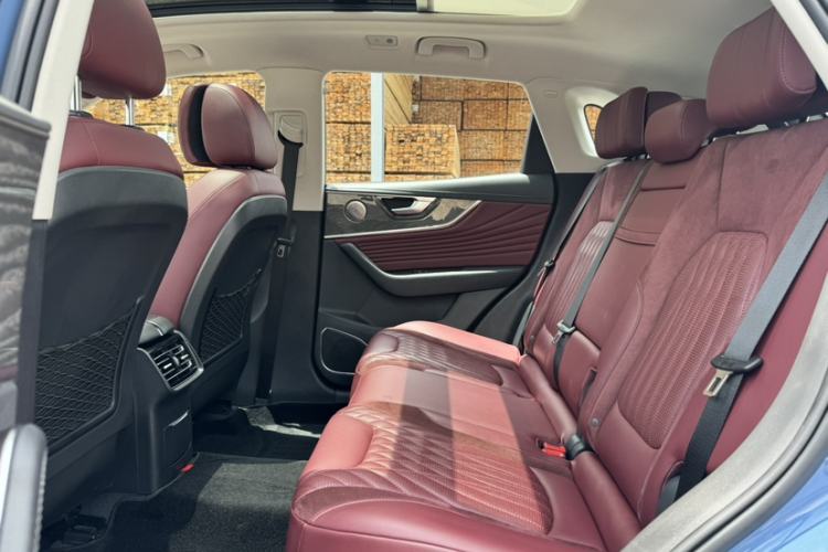 Used Hongqi HS5 2023 2.0T Four-Wheel Drive Flagship Pro Edition Interior 4