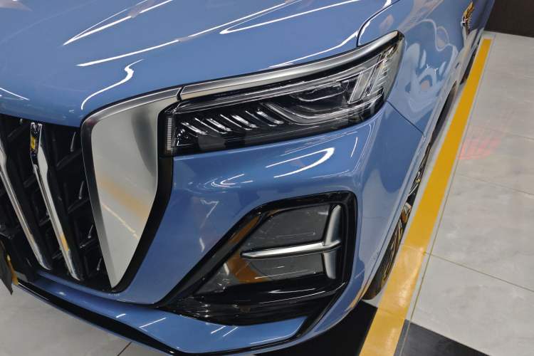Used Hongqi HS5 2023 2.0T Four-Wheel Drive Flagship Pro Edition Left Front Headlight