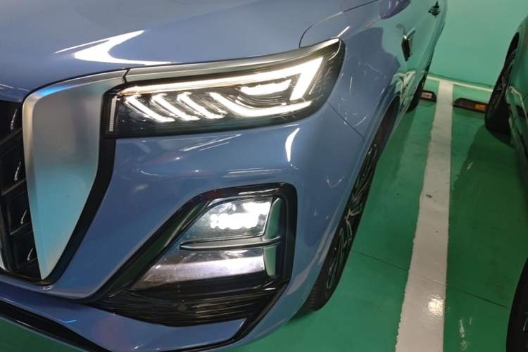 Used Hongqi HS5 2023 2.0T Four-Wheel Drive Flagship Pro Edition Left Front Headlight