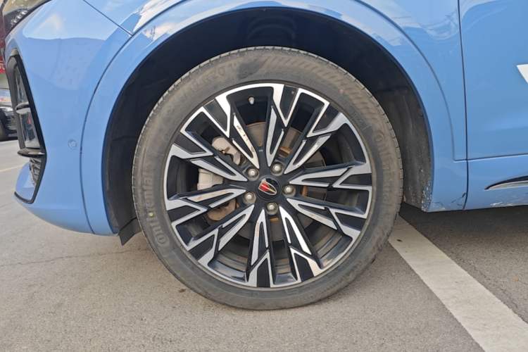 Used Hongqi HS5 2023 2.0T Four-Wheel Drive Flagship Pro Edition Left Front Wheel Hub