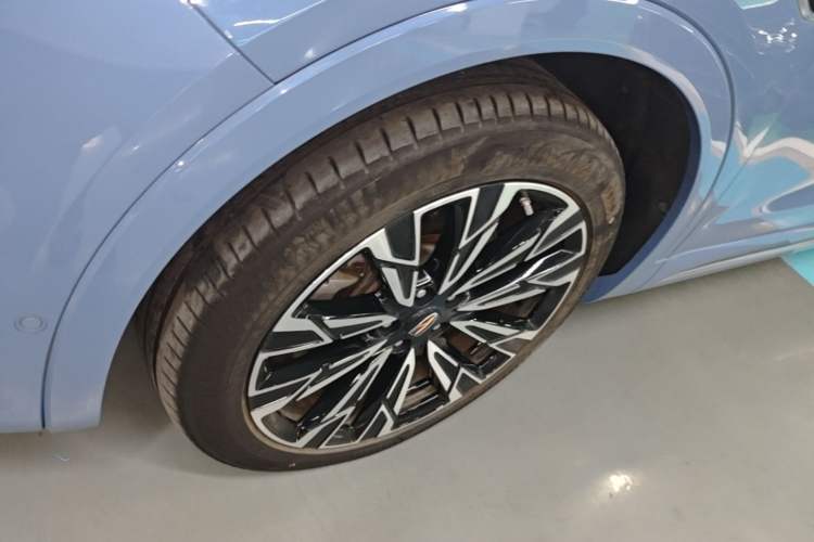 Used Hongqi HS5 2023 2.0T Four-Wheel Drive Flagship Pro Edition Left Front Wheel Hub