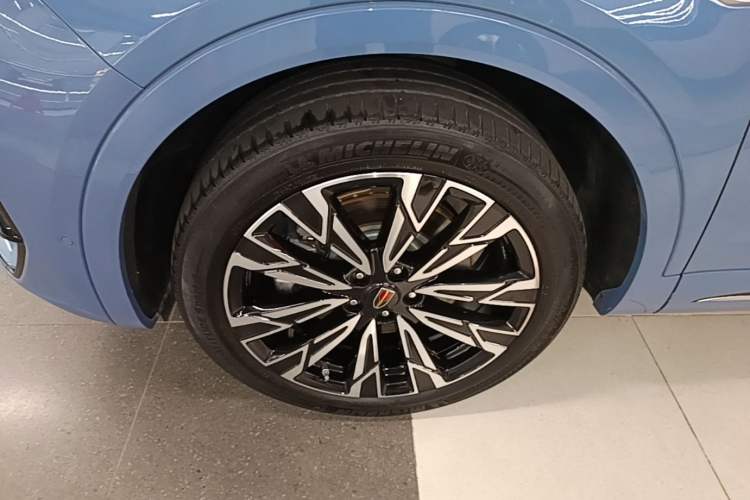 Used Hongqi HS5 2023 2.0T Four-Wheel Drive Flagship Pro Edition Left Front Wheel Hub