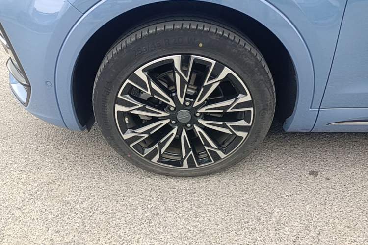 Used Hongqi HS5 2023 2.0T Four-Wheel Drive Flagship Pro Edition Left Front Wheel Hub