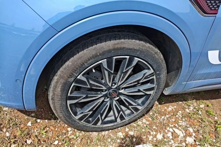 Used Hongqi HS5 2023 2.0T Four-Wheel Drive Flagship Pro Edition Left Front Wheel Hub