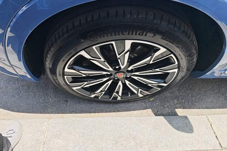 Used Hongqi HS5 2023 2.0T Four-Wheel Drive Flagship Pro Edition Left Front Wheel Hub