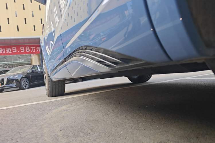 Used Hongqi HS5 2023 2.0T Four-Wheel Drive Flagship Pro Edition Left Side Sill