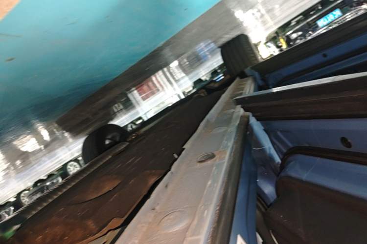 Used Hongqi HS5 2023 2.0T Four-Wheel Drive Flagship Pro Edition Left Side Sill