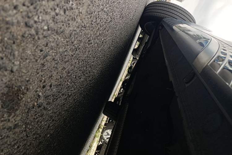 Used Hongqi HS5 2023 2.0T Four-Wheel Drive Flagship Pro Edition Left Side Sill