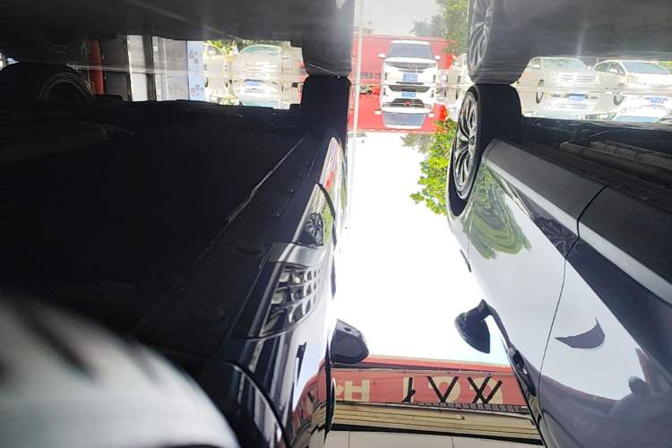 Used Hongqi HS5 2023 2.0T Four-Wheel Drive Flagship Pro Edition Left Side Sill