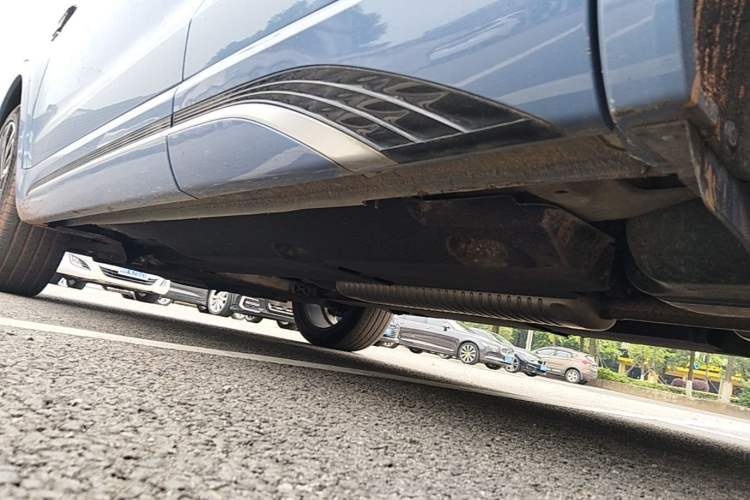Used Hongqi HS5 2023 2.0T Four-Wheel Drive Flagship Pro Edition Left Side Sill