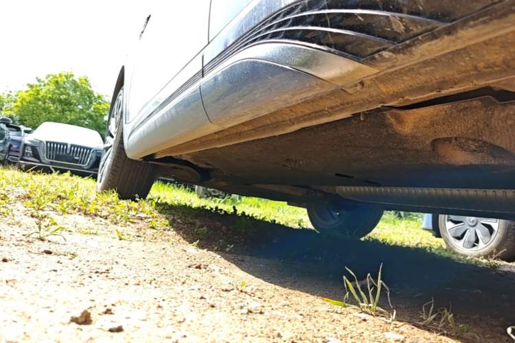 Used Hongqi HS5 2023 2.0T Four-Wheel Drive Flagship Pro Edition Left Side Sill