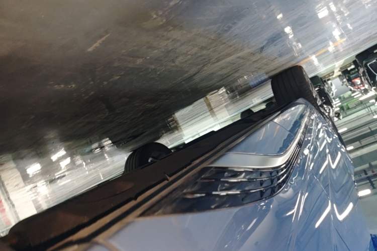 Used Hongqi HS5 2023 2.0T Four-Wheel Drive Flagship Pro Edition Left Side Sill