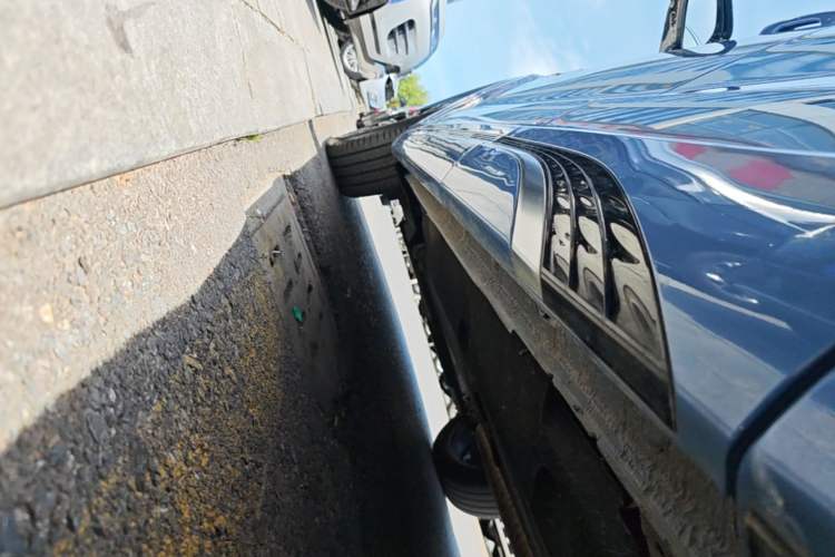 Used Hongqi HS5 2023 2.0T Four-Wheel Drive Flagship Pro Edition Left Side Sill