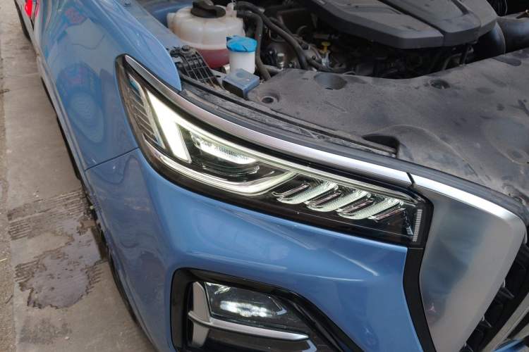Used Hongqi HS5 2023 2.0T Four-Wheel Drive Flagship Pro Edition Right Front Headlight