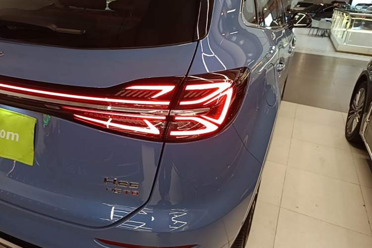 Used Hongqi HS5 2023 2.0T Four-Wheel Drive Flagship Pro Edition Right Rear Taillight