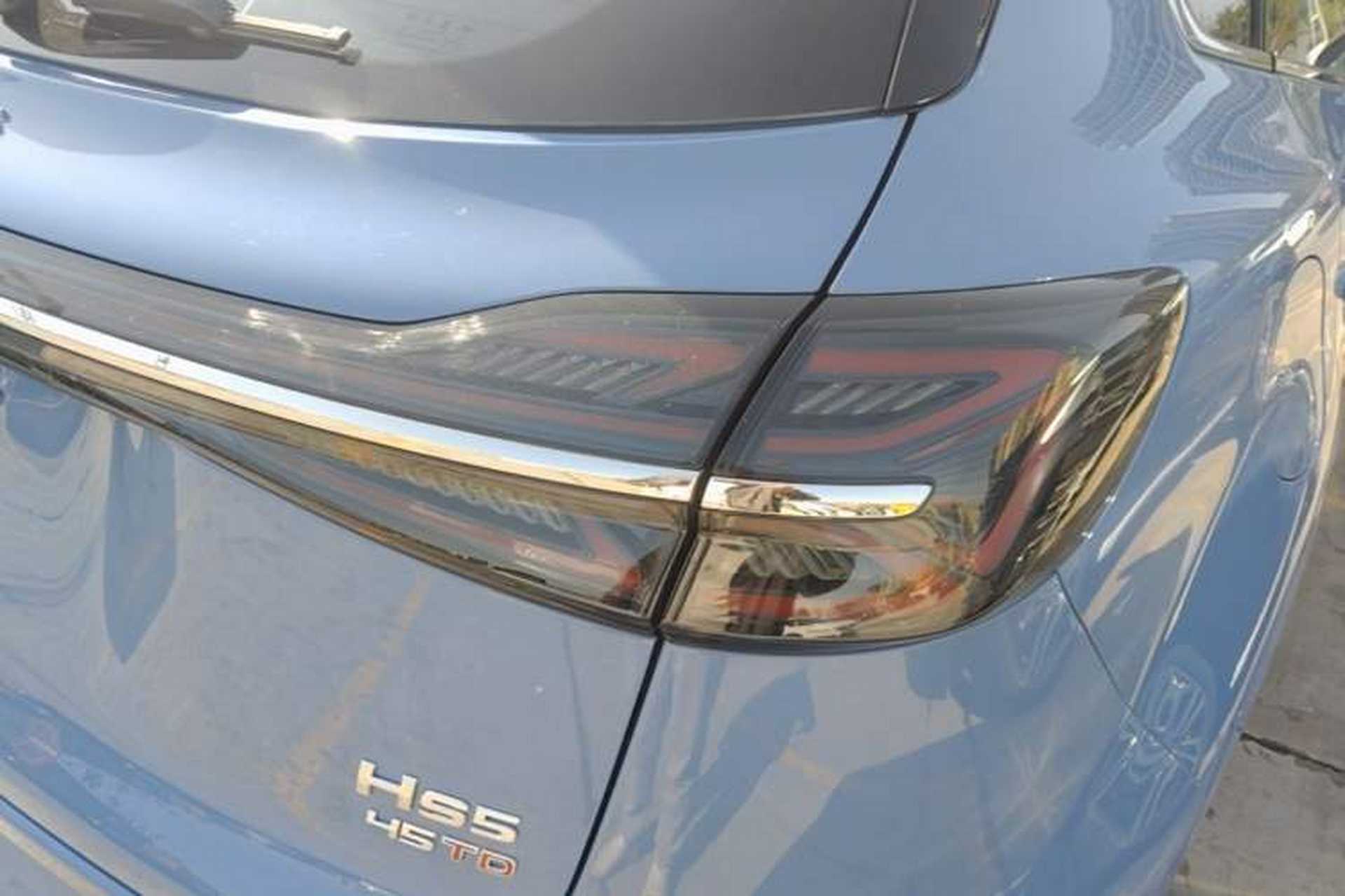 Used Hongqi HS5 2023 2.0T Four-Wheel Drive Flagship Pro Edition Right Rear Taillight