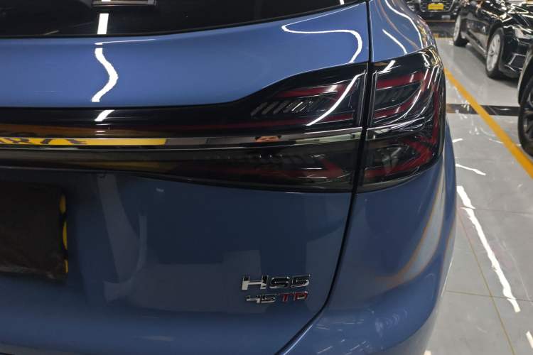 Used Hongqi HS5 2023 2.0T Four-Wheel Drive Flagship Pro Edition Right Rear Taillight