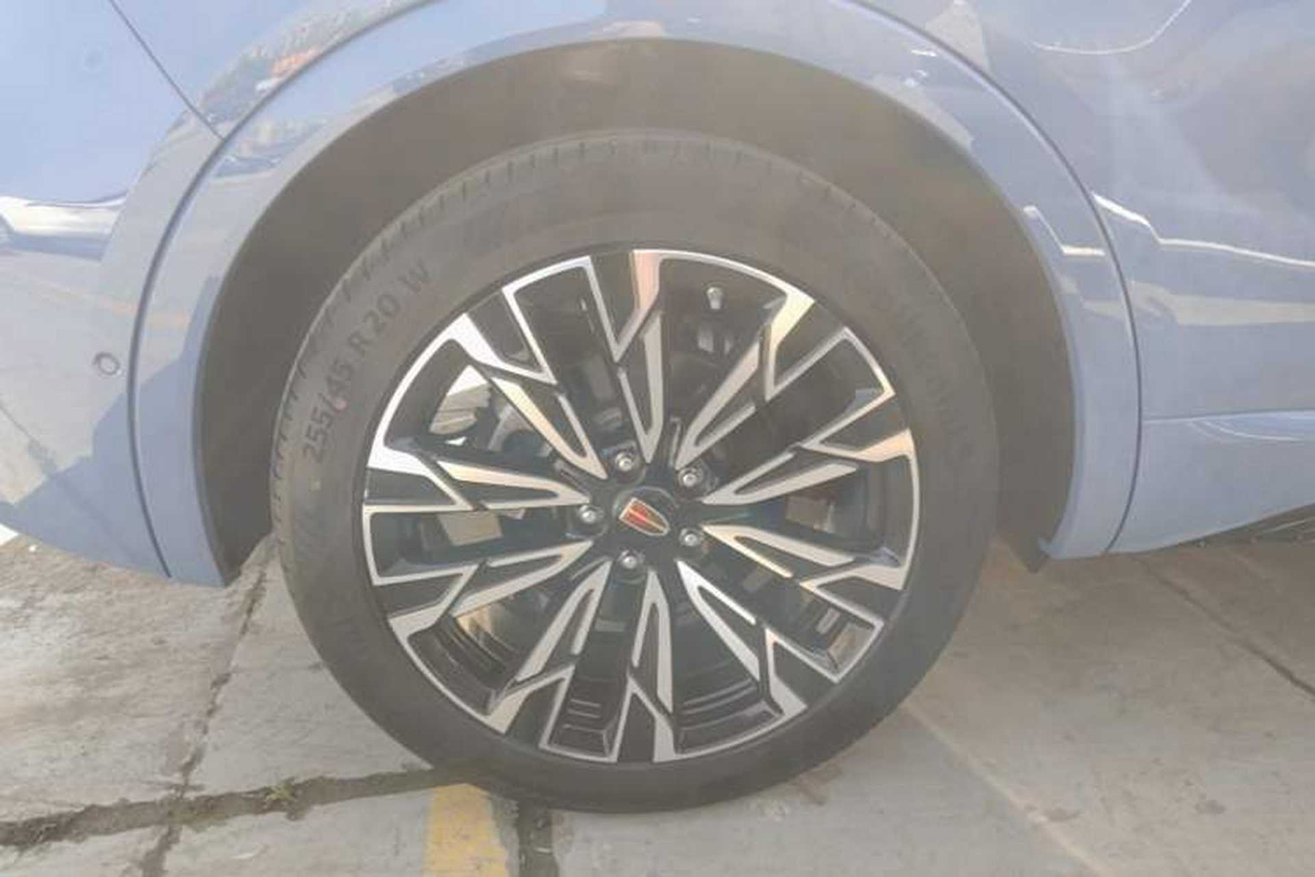 Used Hongqi HS5 2023 2.0T Four-Wheel Drive Flagship Pro Edition Right Rear Wheel Hub