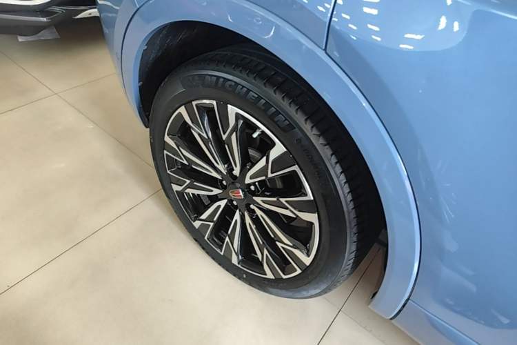Used Hongqi HS5 2023 2.0T Four-Wheel Drive Flagship Pro Edition Right Rear Wheel Hub