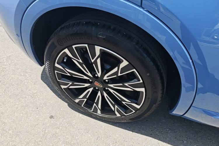 Used Hongqi HS5 2023 2.0T Four-Wheel Drive Flagship Pro Edition Right Rear Wheel Hub