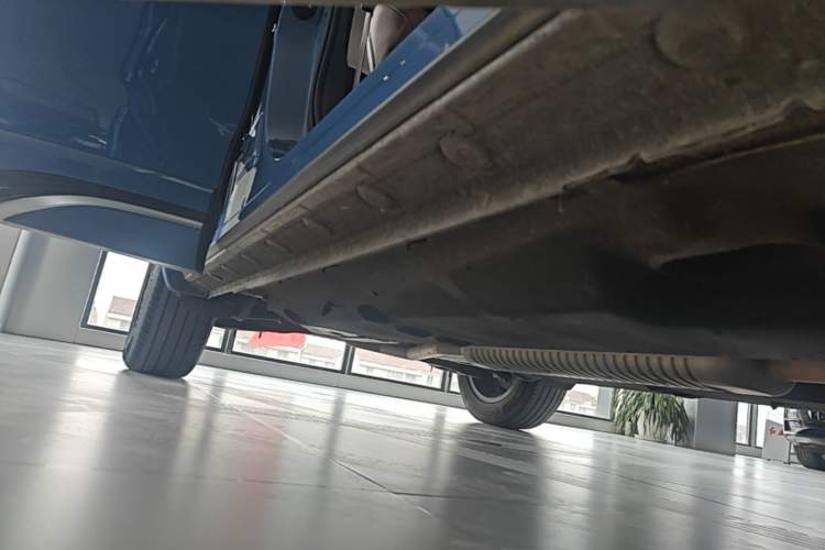Used Hongqi HS5 2023 2.0T Qixiang Pro Edition Right Side Sill