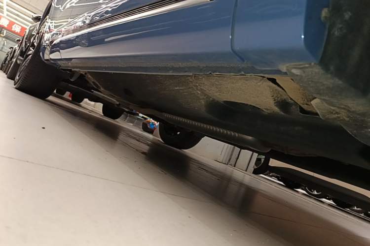 Used Hongqi HS5 2023 2.0T Four-Wheel Drive Flagship Pro Edition Right Side Sill