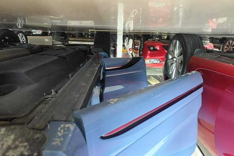 Used Hongqi HS5 2023 2.0T Four-Wheel Drive Flagship Pro Edition Right Side Sill