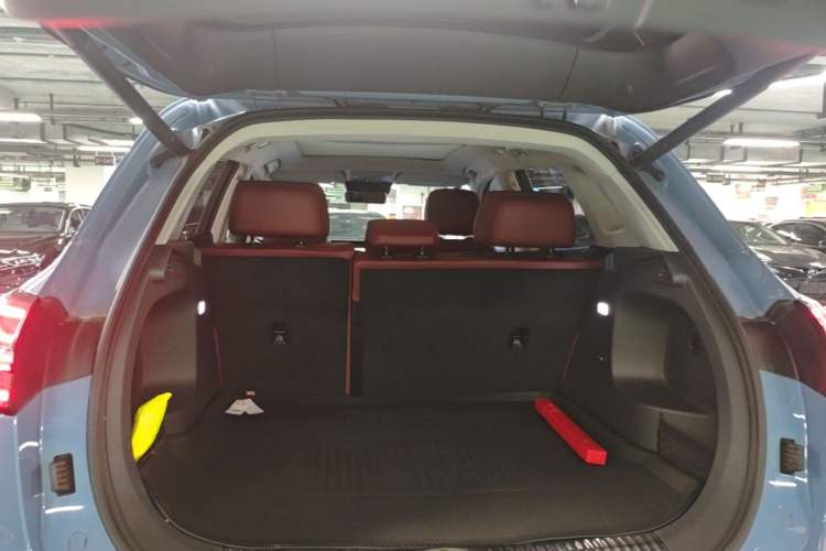 Used Hongqi HS5 2023 2.0T Four-Wheel Drive Flagship Pro Edition Trunk
