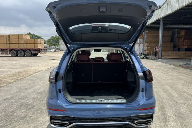 Used Hongqi HS5 2023 2.0T Four-Wheel Drive Flagship Pro Edition Trunk