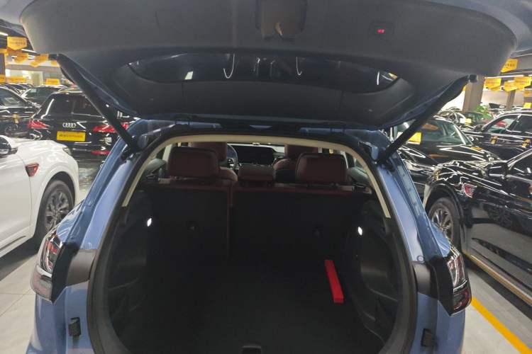 Used Hongqi HS5 2023 2.0T Four-Wheel Drive Flagship Pro Edition Trunk