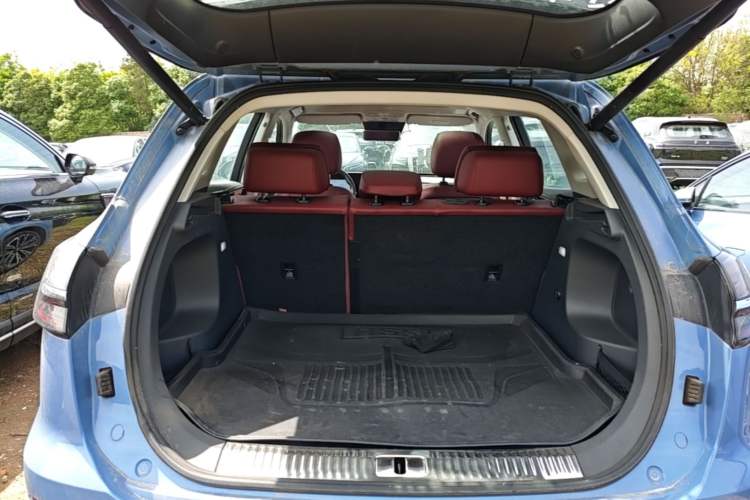Used Hongqi HS5 2023 2.0T Four-Wheel Drive Flagship Pro Edition Trunk