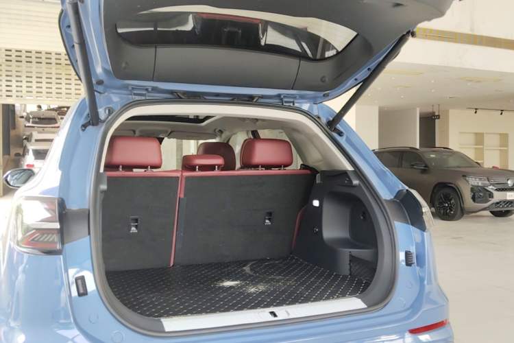 Used Hongqi HS5 2023 2.0T Four-Wheel Drive Flagship Pro Edition Trunk