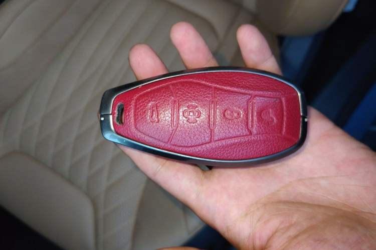 Used Hongqi HS5 2023 2.0T Four-Wheel Drive Flagship Pro Edition Vehicle Key