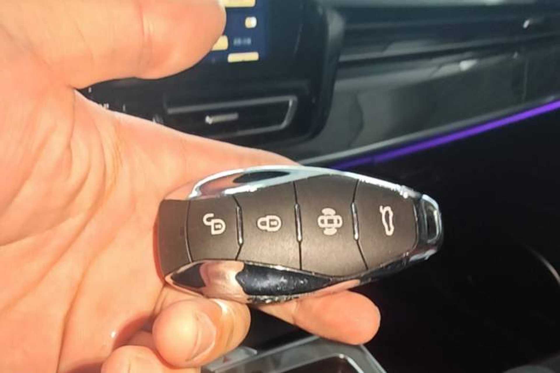 Used Hongqi HS5 2023 2.0T Four-Wheel Drive Flagship Pro Edition Vehicle Key