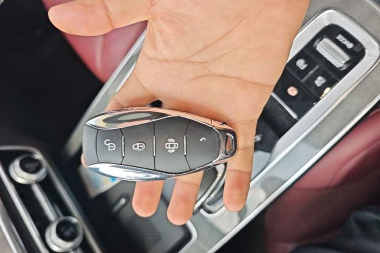 Used Hongqi HS5 2023 2.0T Four-Wheel Drive Flagship Pro Edition Vehicle Key
