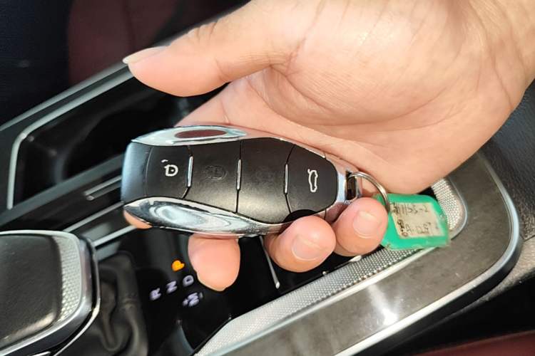 Used Hongqi HS5 2023 2.0T Four-Wheel Drive Flagship Pro Edition Vehicle Key