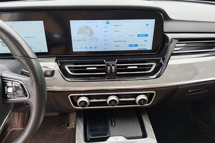 Used Hongqi HS5 2023 2.0T Four-Wheel Drive Flagship Pro Edition Audio And AC Panel