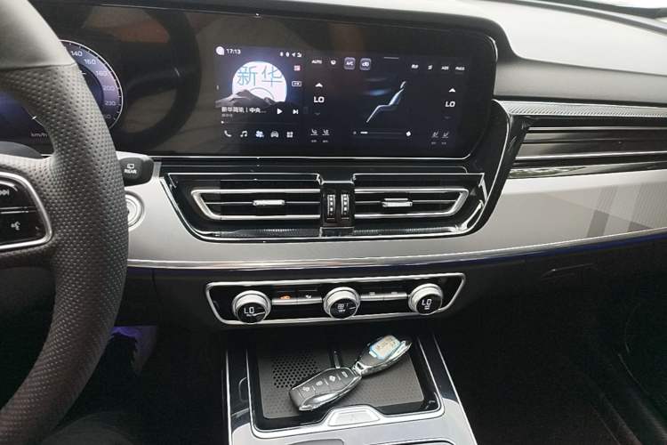 Used Hongqi HS5 2023 2.0T Qixiang Pro Edition Audio And AC Panel