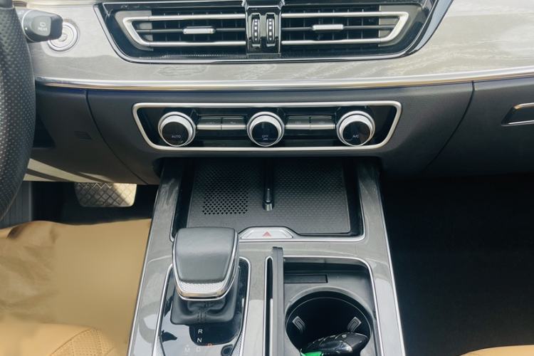 Used Hongqi HS5 2023 2.0T Four-Wheel Drive Flagship Pro Edition Audio And AC Panel