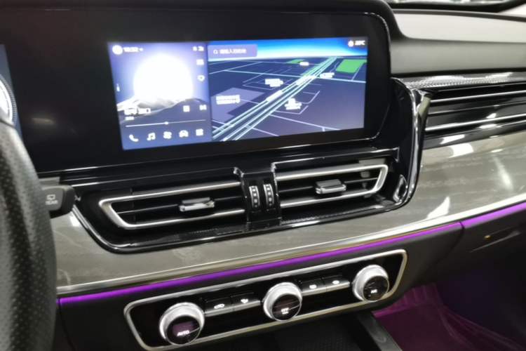 Used Hongqi HS5 2023 2.0T Four-Wheel Drive Flagship Pro Edition Audio And AC Panel