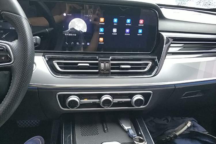 Used Hongqi HS5 2023 2.0T Four-Wheel Drive Flagship Pro Edition Audio And AC Panel