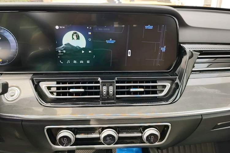 Used Hongqi HS5 2023 2.0T Four-Wheel Drive Flagship Pro Edition Audio And AC Panel